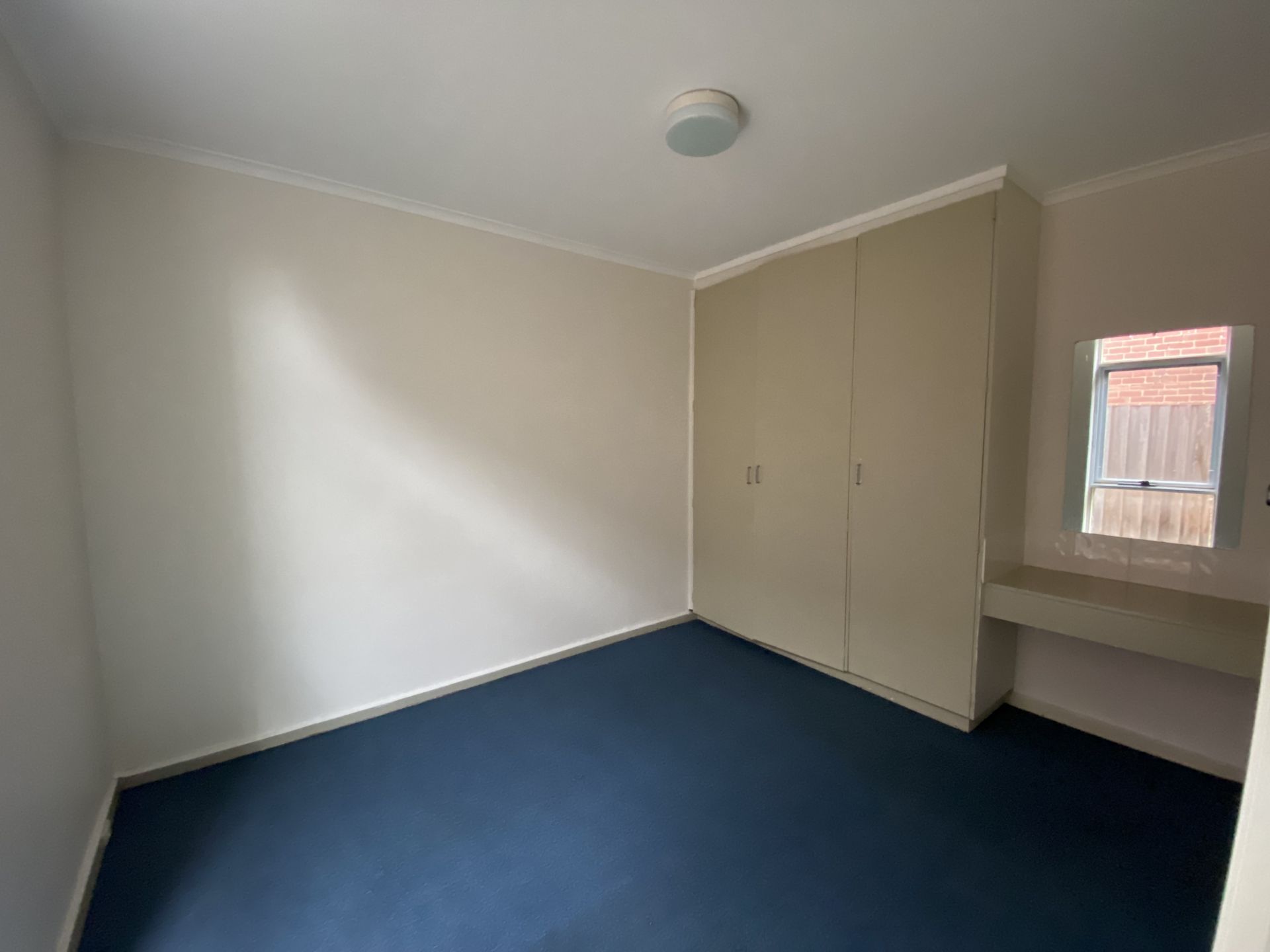 Excellent location Close to High Street Trams & Shops!