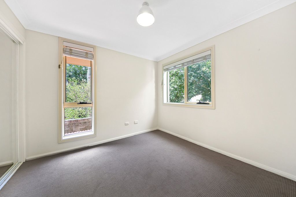 Quality Townhouse Of Privacy And Convenience