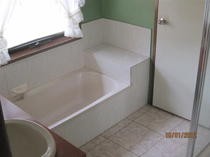 IF LOCATON IS WHAT YOU NEED... THIS IS THE HOME FOR YOU