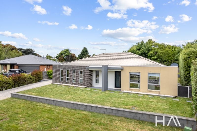 6 High Moor Court Longford, Longford - Thumbnail 2