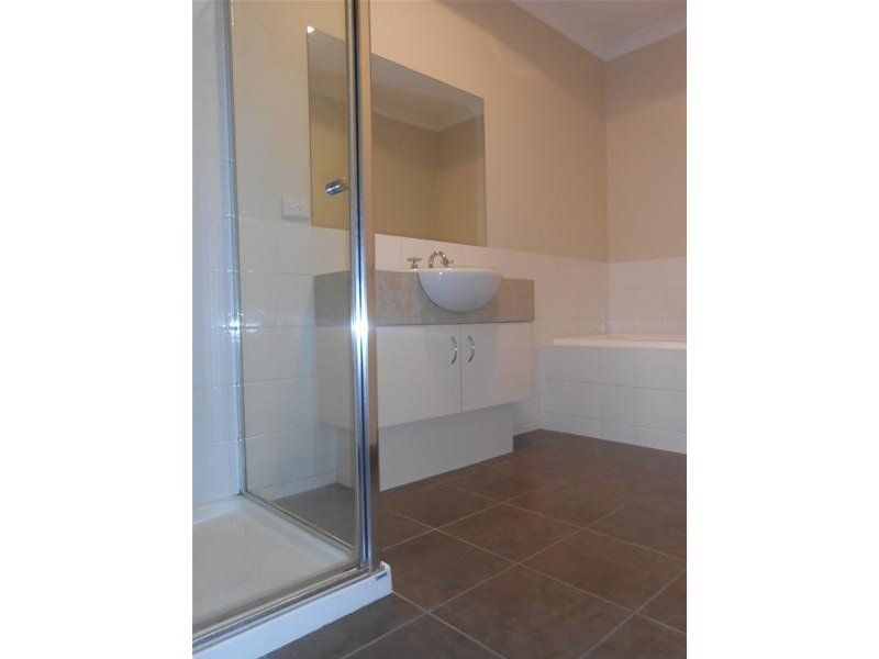 Modern Three Bedroom Home in The Aurora Estate... 6 MONTH LEASE!