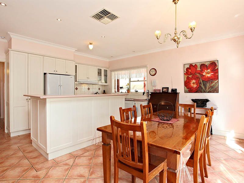 8 O'Donnell Drive, Caroline Springs - Thumbnail 8