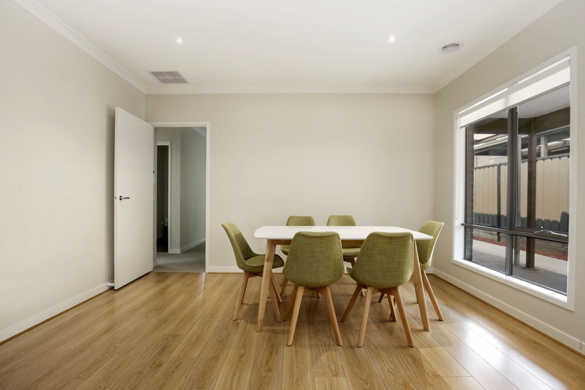 SPECTACULAR FAMILY HOME IN MERNDA!!!
