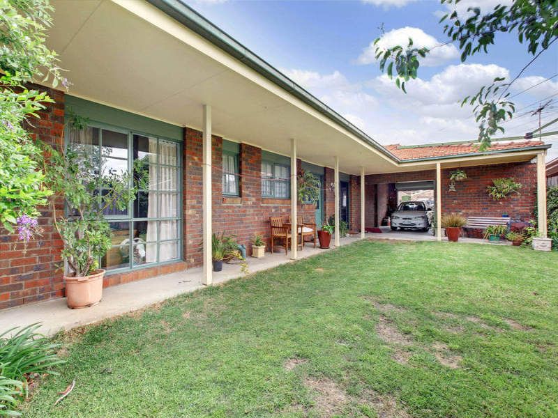 2 Emery Court