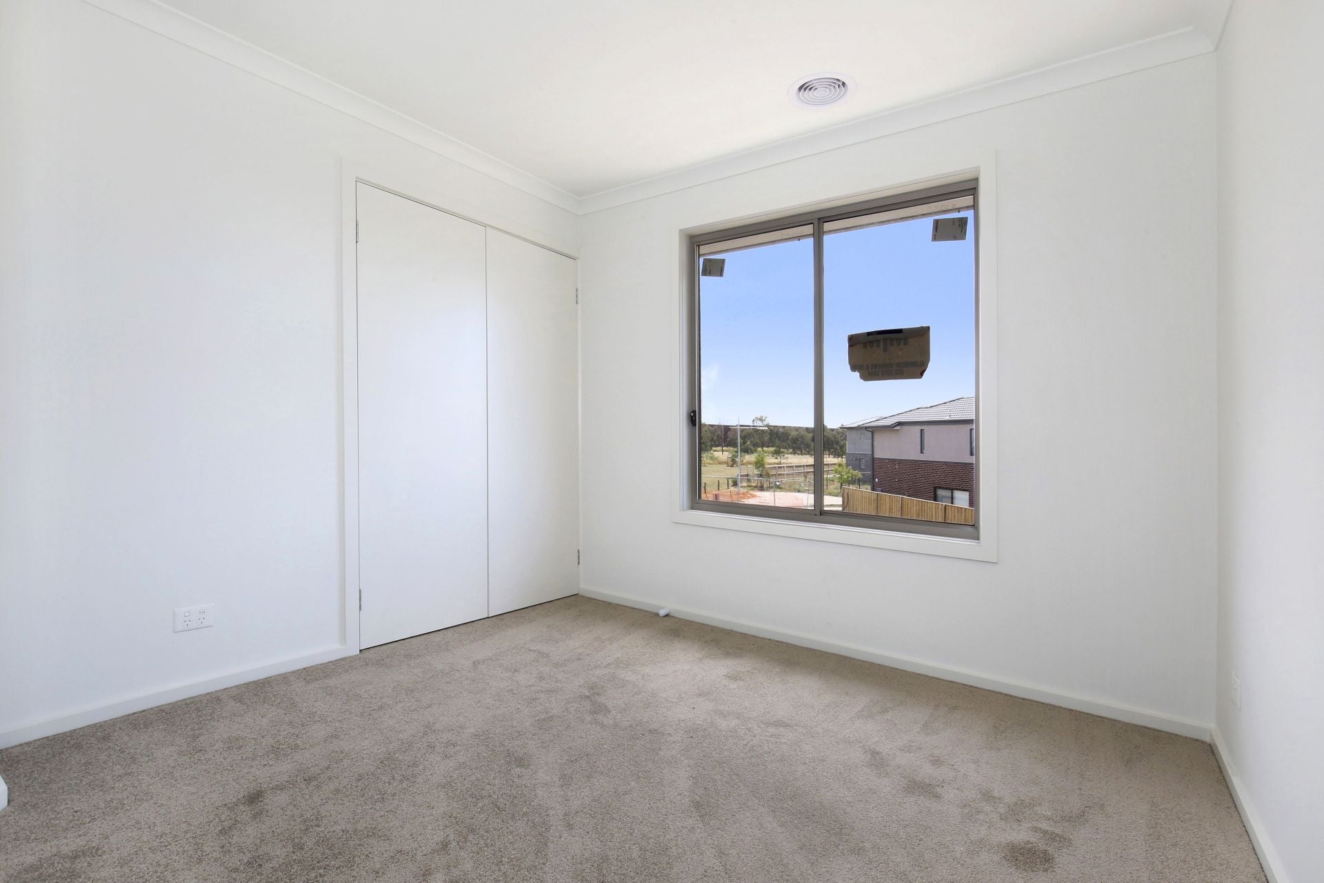 MODERN 3 BEDROOM TOWNHOUSE