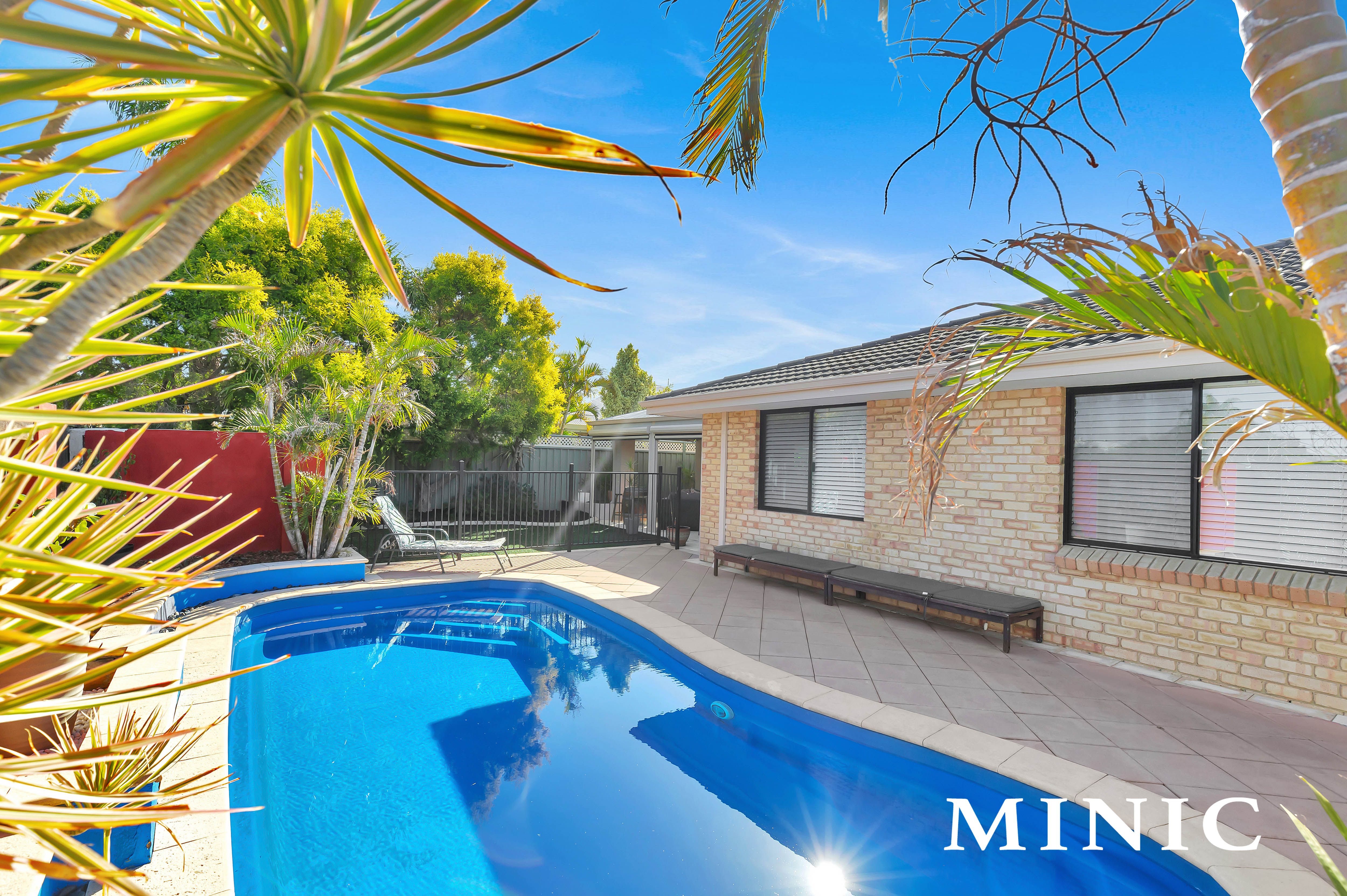 34 Charm Way, Atwell