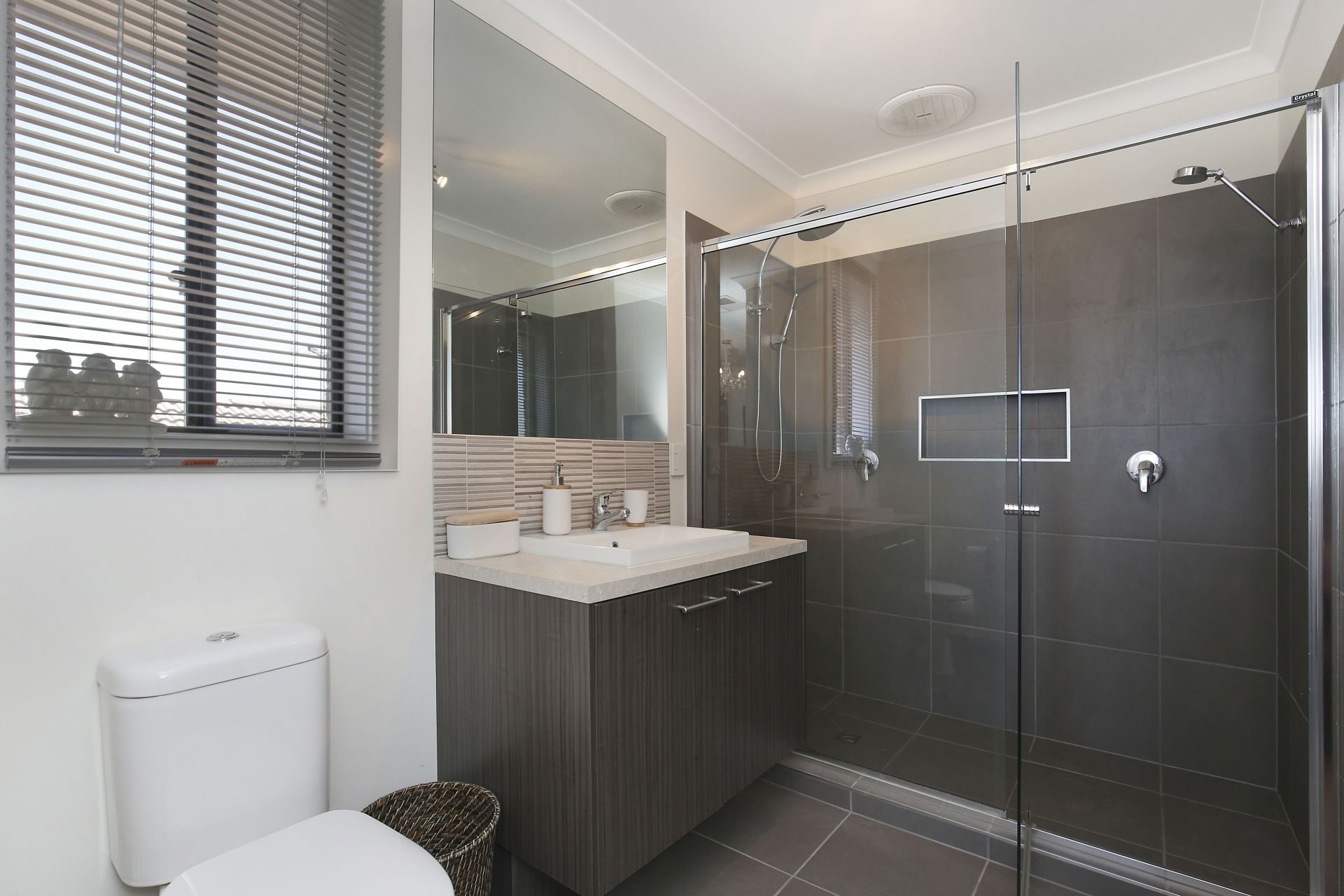 LUXURY LIVING  *Insp Wed 24th Apr @ 5:00pm*
