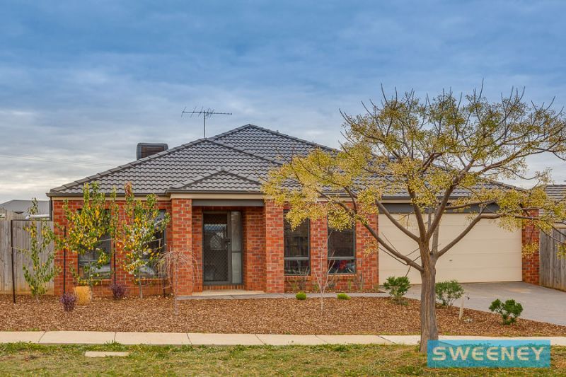 8 Harry Vallence Drive, Bacchus Marsh - Thumbnail 2