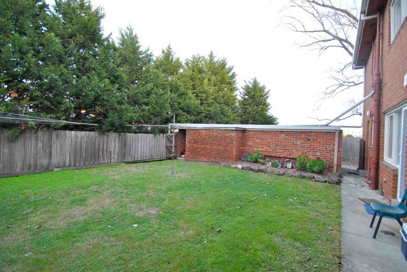 6 Furneaux Grove, St Kilda East - Thumbnail 6