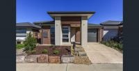 1 Hurdle Street, Clyde North VIC