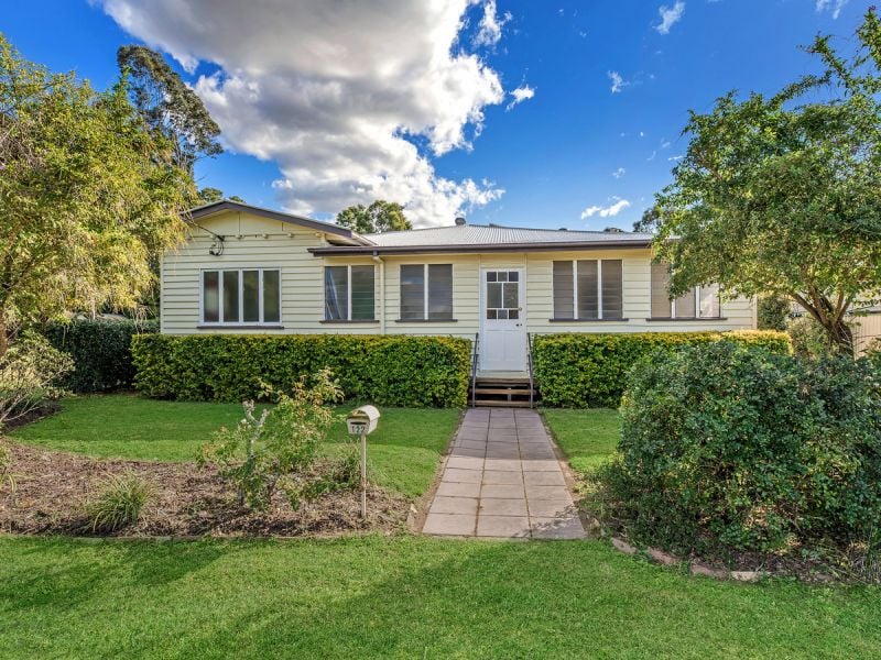 Real Estate For Sale 122 Queen