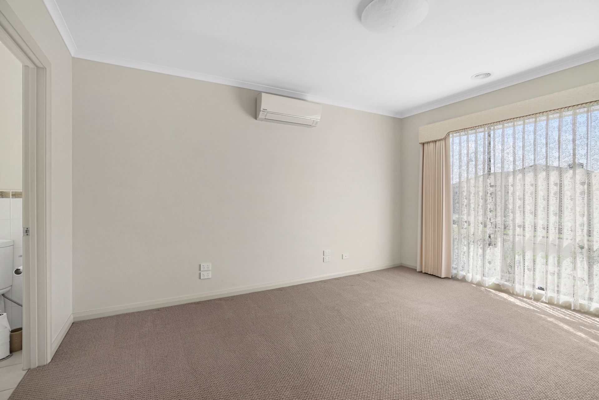 12 Tulloch Rise, Canadian, Canadian - Thumbnail 8