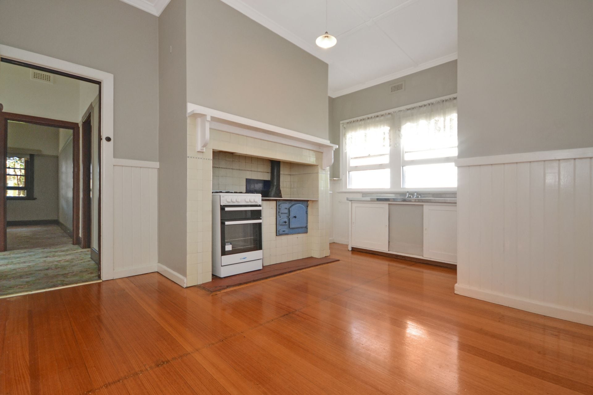 ELEGANT BEAUTY MATCHED WITH A FIRST CLASS LOCATION