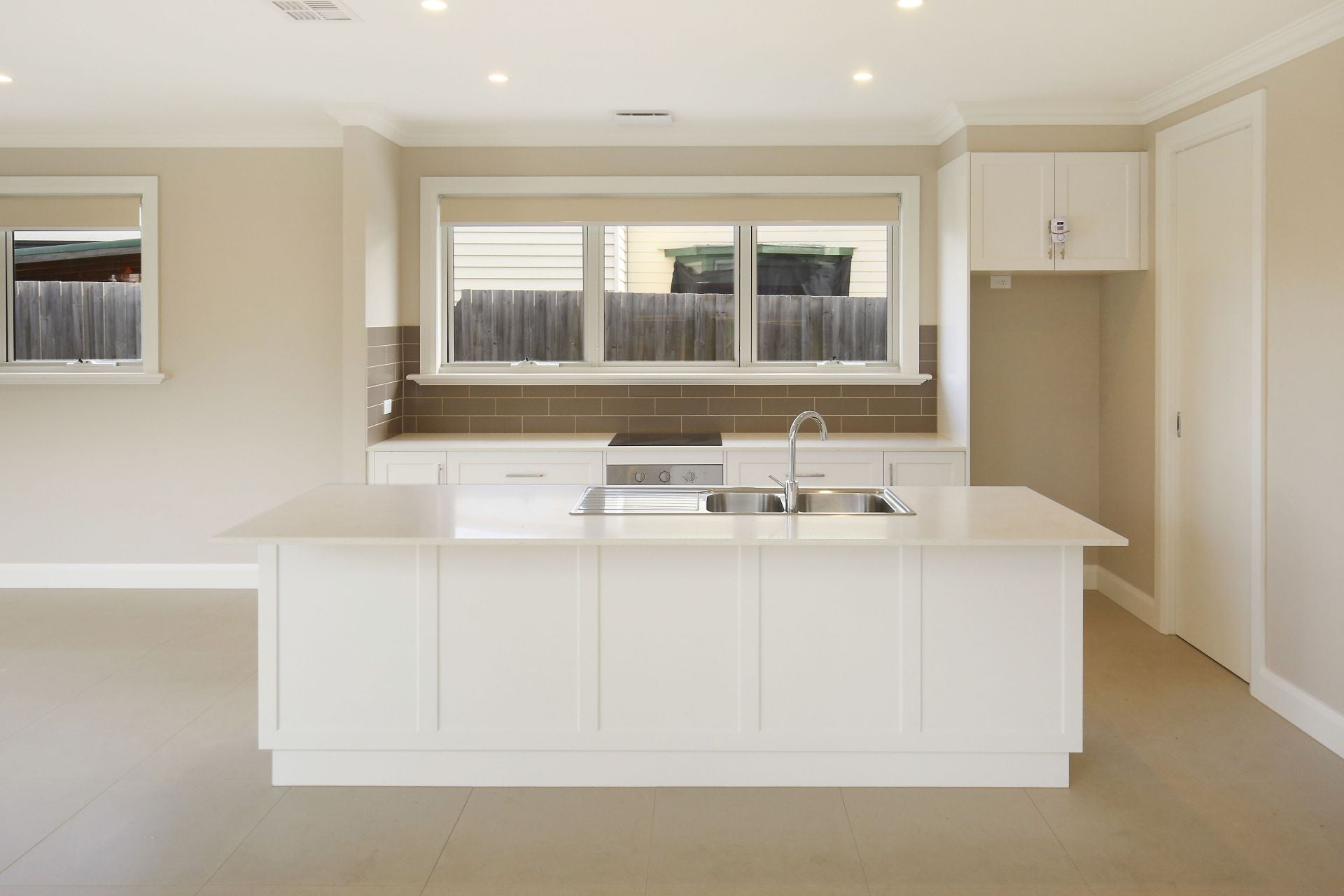 CONTEMPORARY ELEGANCE & STYLE
