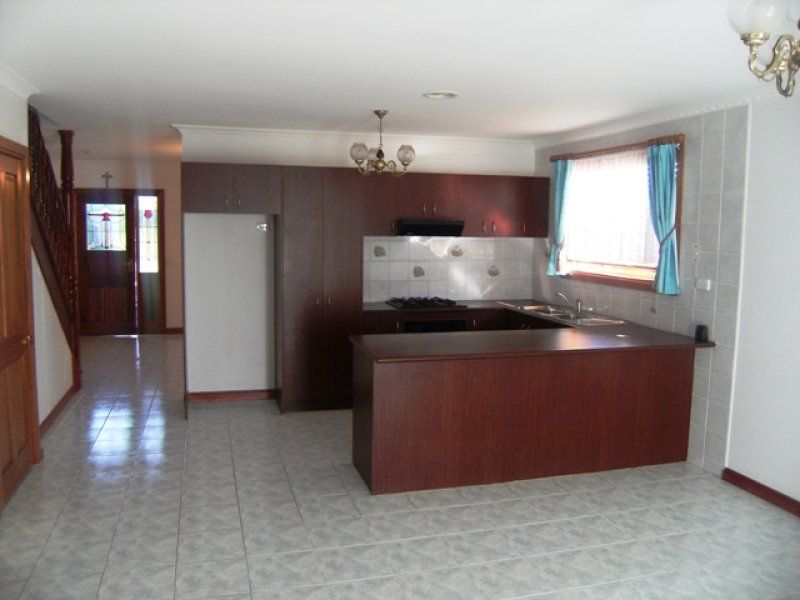 38 Hepburn Way, Caroline Springs - Thumbnail 3