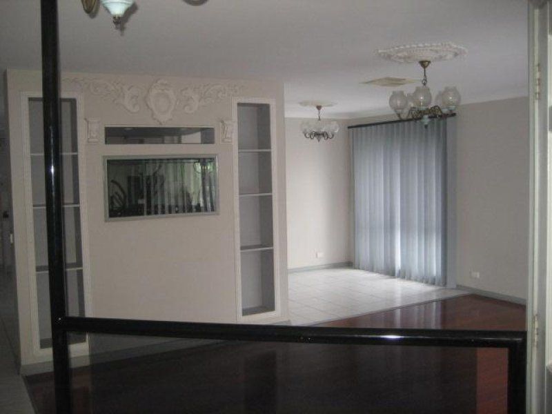 4 BEDROOMS, 3 BATHROOMS IN A GREAT LOCATION!