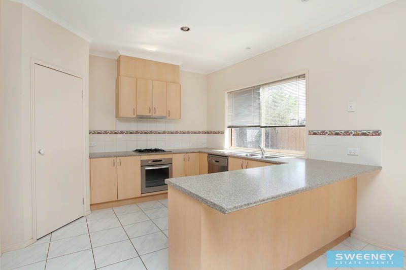 12 Gairdners Pass, Caroline Springs - Thumbnail 3