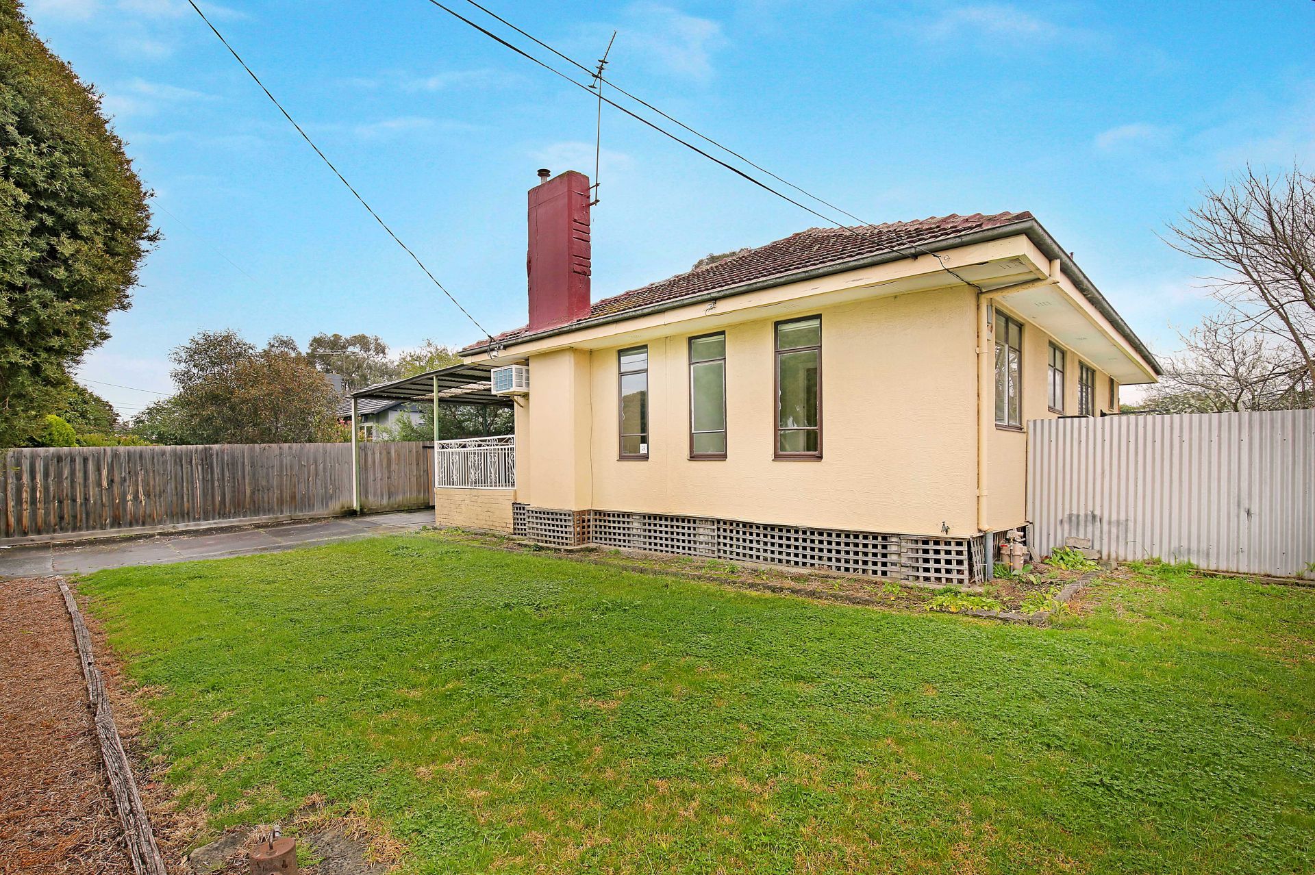3 Bedroom - Perfect Location - Close to everything !