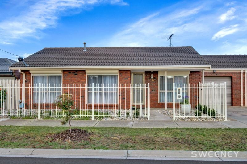 19 Dixon Court, Altona Meadows - Thumbnail 2