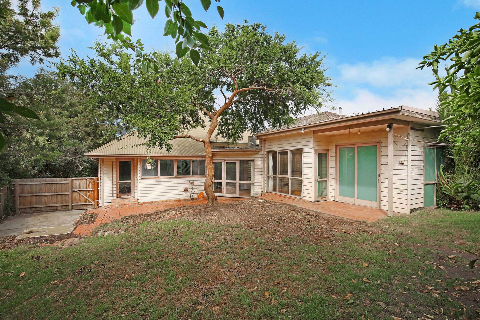 Cartmell is Calling! 4 Bedroom home, Walk to everything !