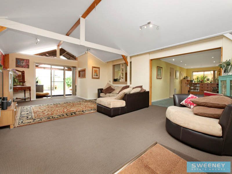 18 Moneghetti Place, Burnside - Thumbnail 3