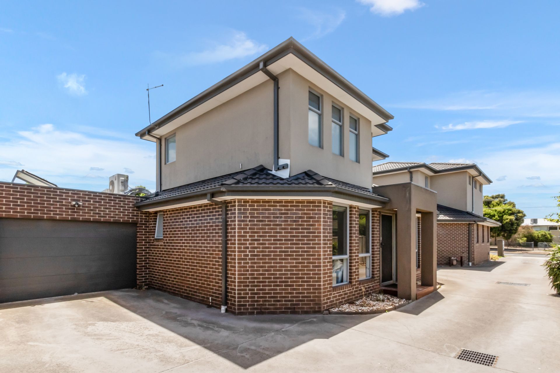 Executive Residence in Ideal Locale