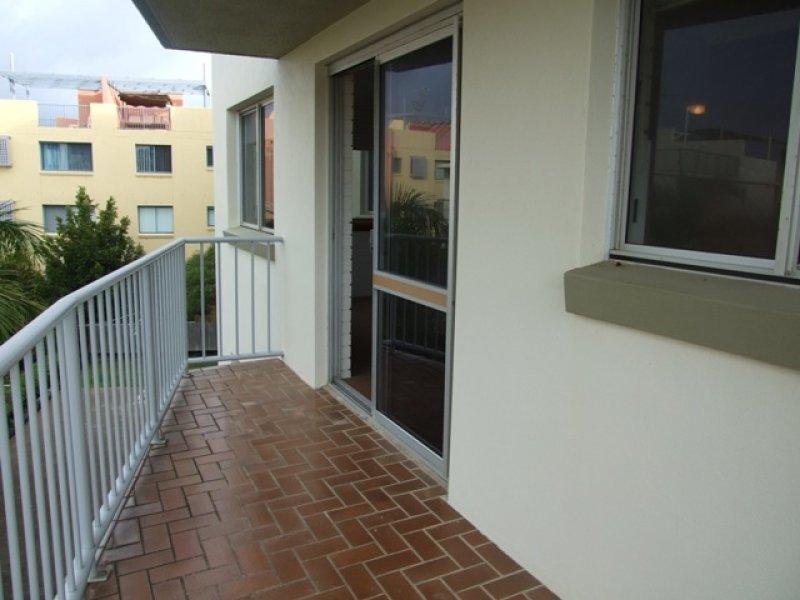 4/7 Mahia Terrace KINGS BEACH QLD, Kings Beach - Thumbnail 4