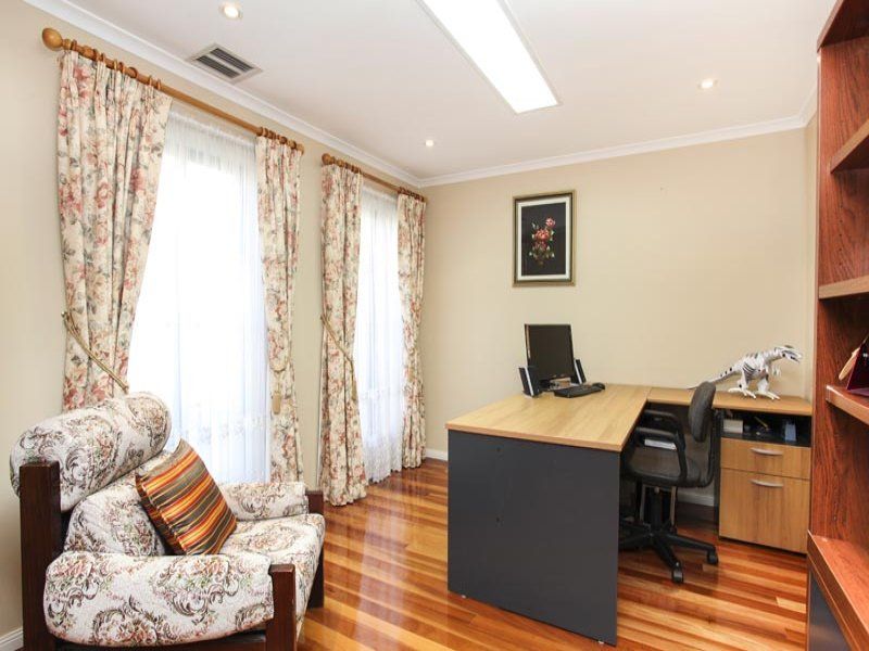4 Lonsdale Court, Caroline Springs - Thumbnail 8