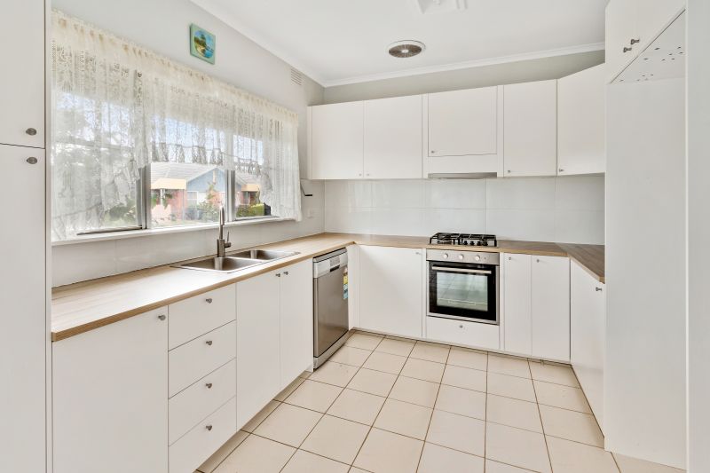 8 San Leandro Drive, Reservoir