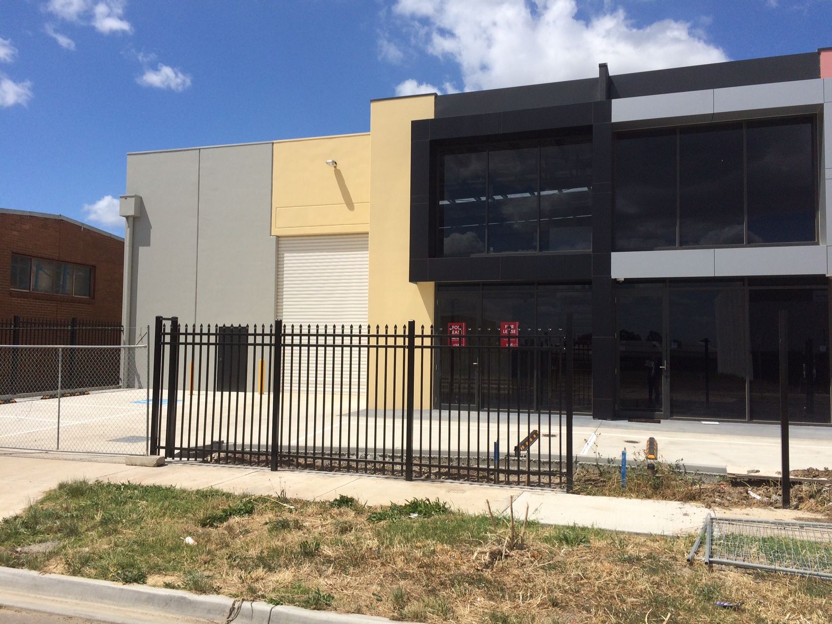 BRAND NEW LIGHT AND BRIGHT 375SQM OFFICE/WAREHOUSE
