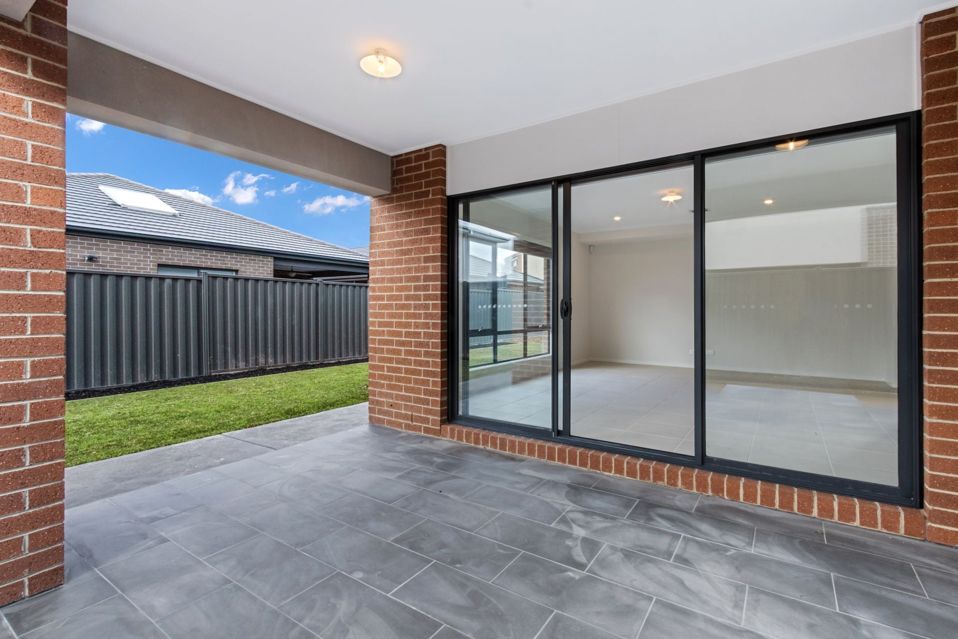 STYLISHNESS, SIZE & LOCATION, WHAT A WINNER!  ** ON HOLD **
