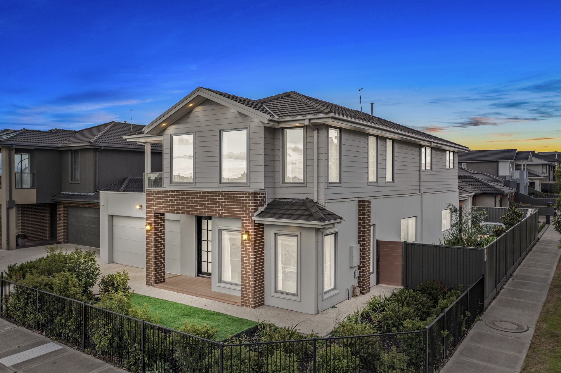 FULLY FURNISHED EX DISPLAY FAMILY HOME