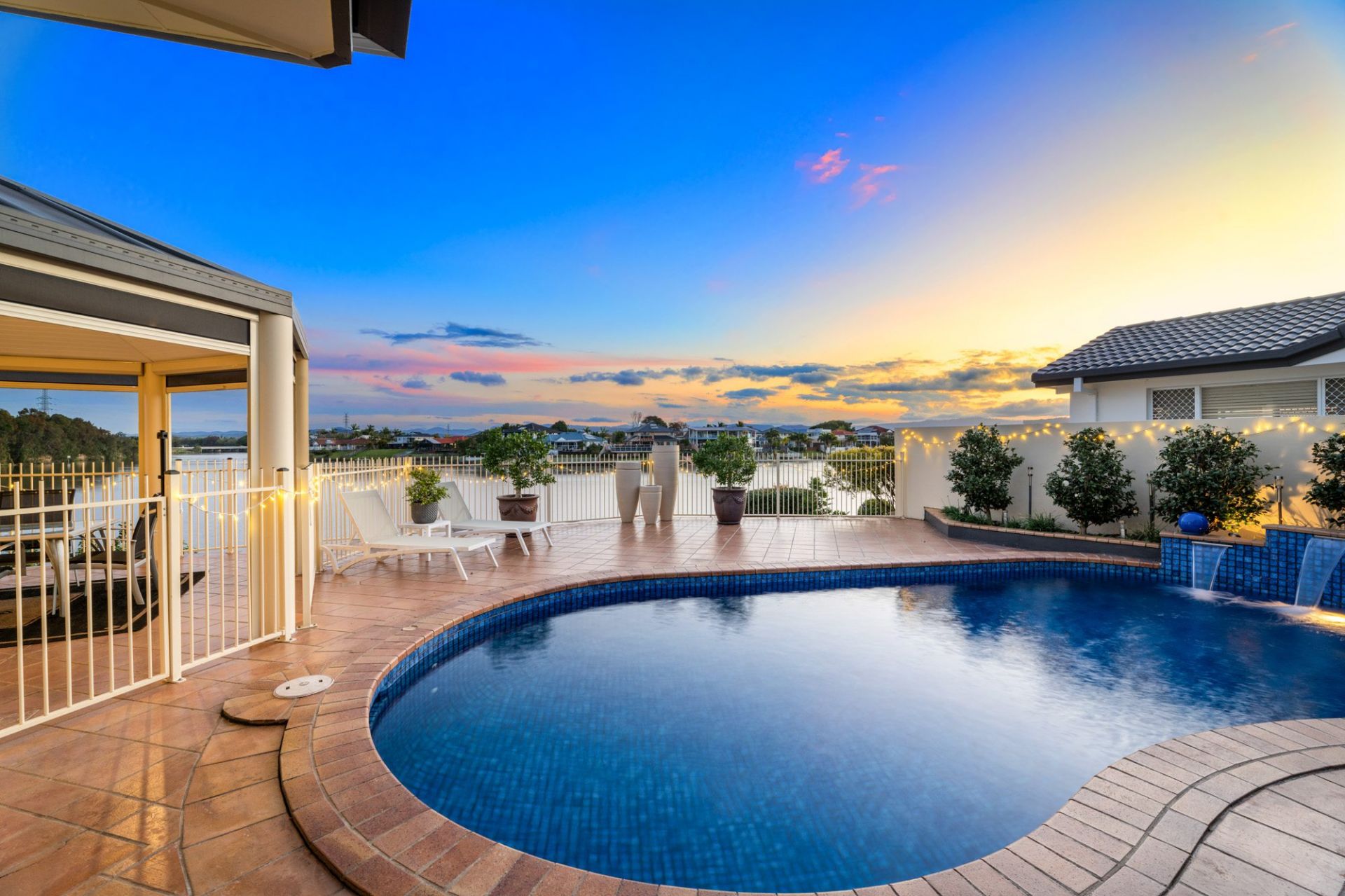 $ 2,010,000, Clear Island Waters - Thumbnail 7