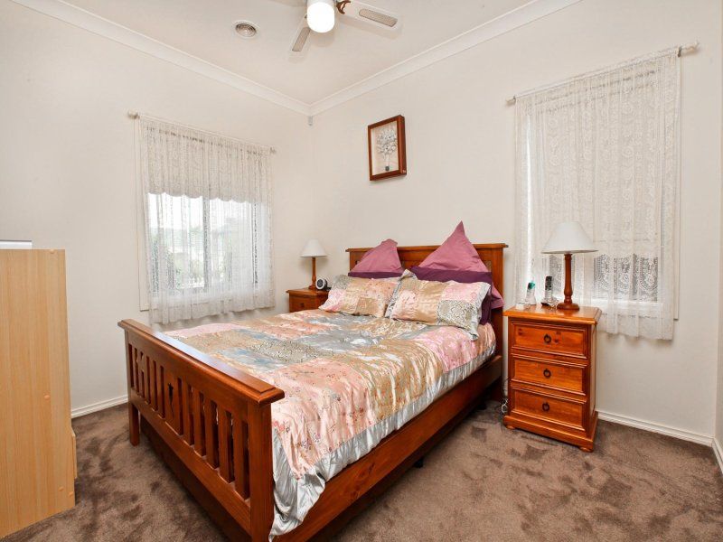 10 Coburn Way, Caroline Springs - Thumbnail 8