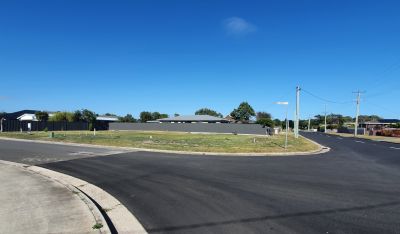 1 & 2/38 Club Drive, Shearwater, Shearwater - Thumbnail 2