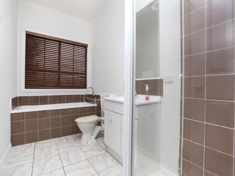 29 Willandra Loop, Caroline Springs - Thumbnail 6