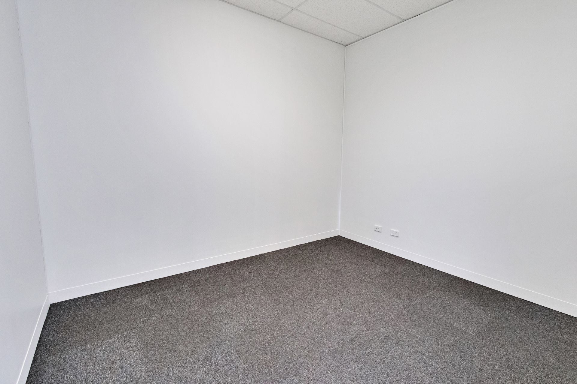 PRIME OFFICE/ RETAIL SPACE - OWNER WILL CONSIDER ALL OFFERS
