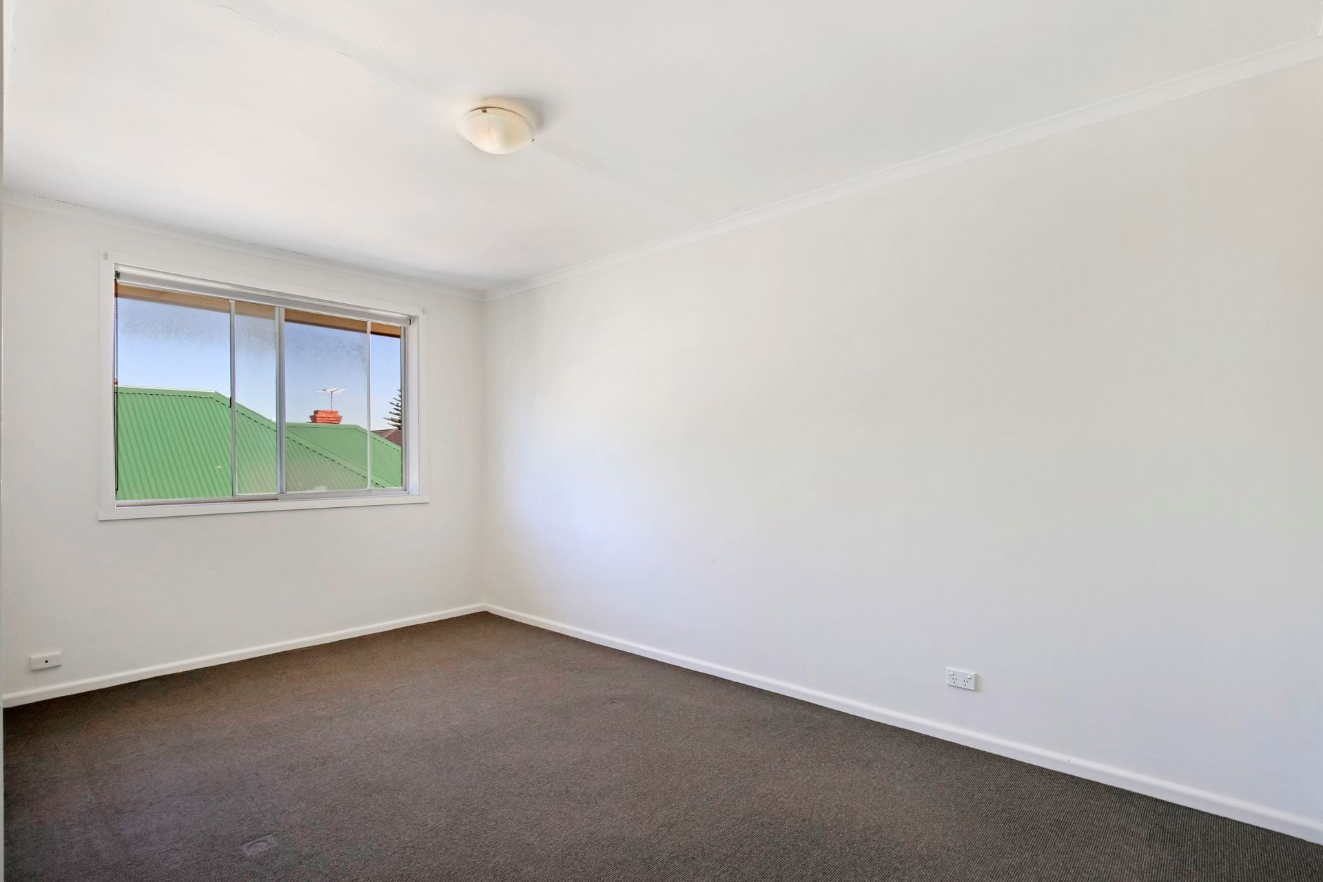 SPACIOUS APARTMENT IN A PERFECT LOCATION!