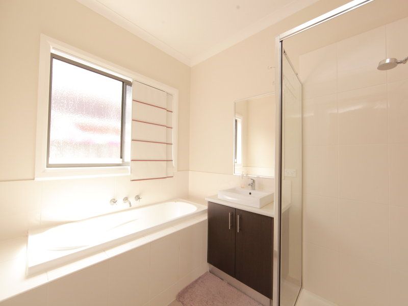 7 Cabarita Crescent SOUTH MORANG, South Morang - Thumbnail 2