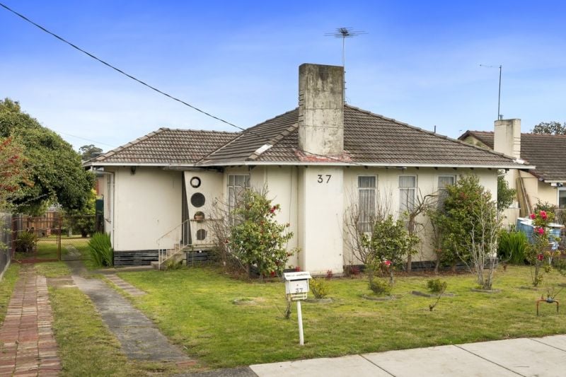37 Jindabyne Avenue, Chadstone - Thumbnail 4