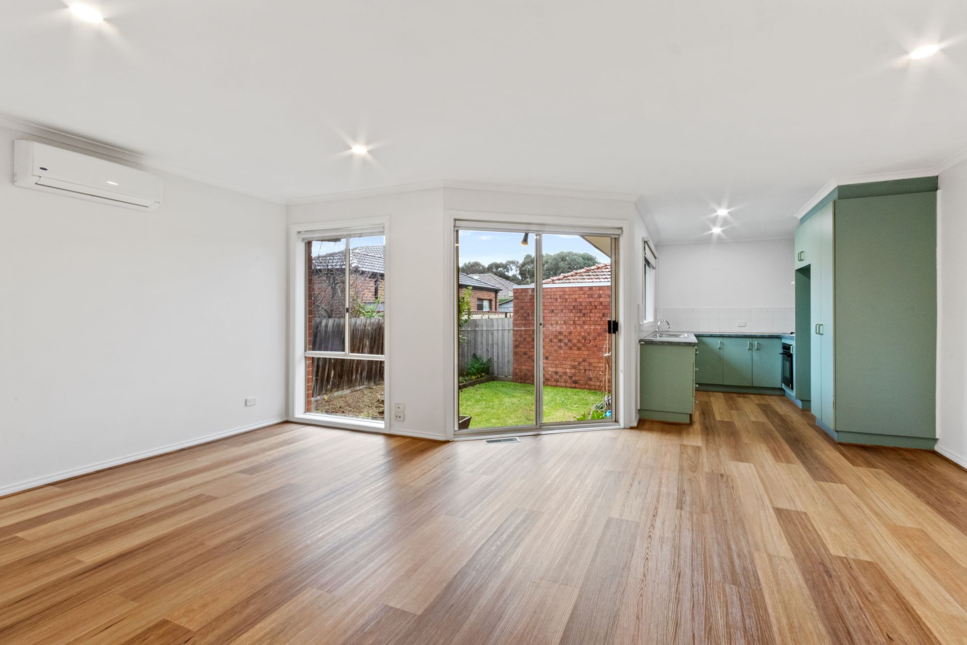 Spacious 2-Bedroom Unit in the Heart of Thomastown