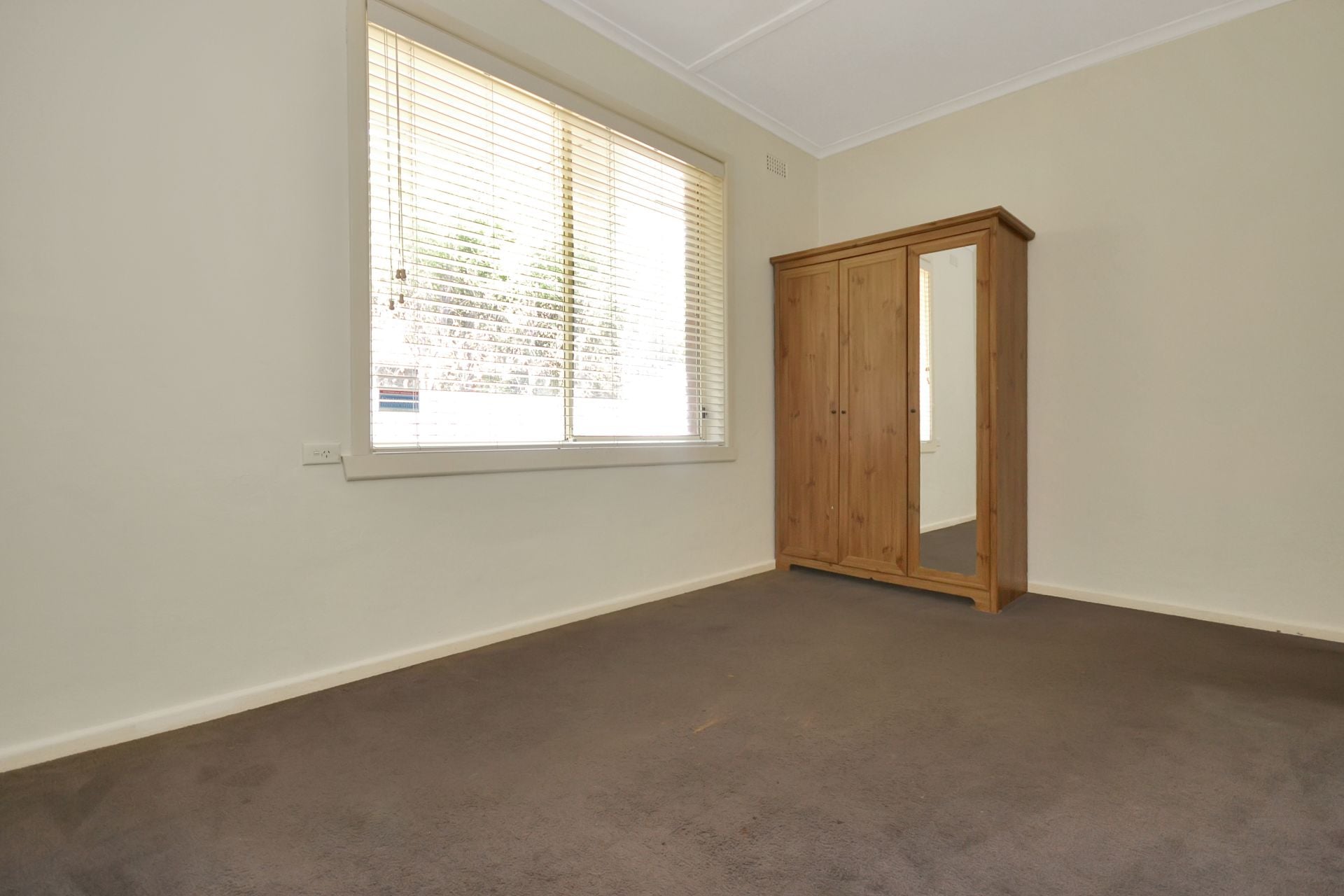 WELL PRESENTED & IN AN IDEAL LOCATION