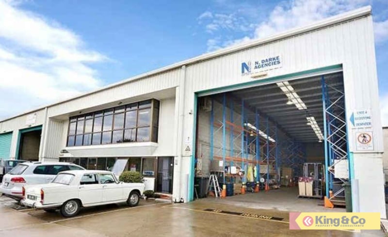 GREAT UNIT IN TOP LOCATION!