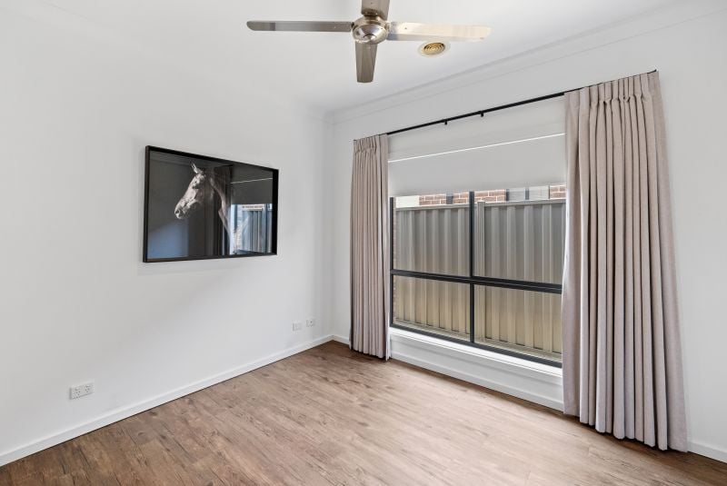 6 Streeton Avenue, Caroline Springs