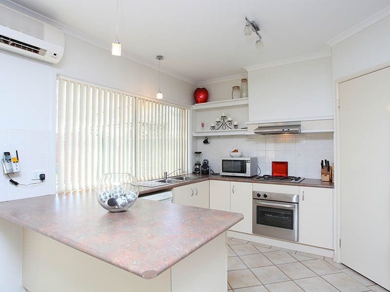27 William Circuit, Caroline Springs - Thumbnail 3