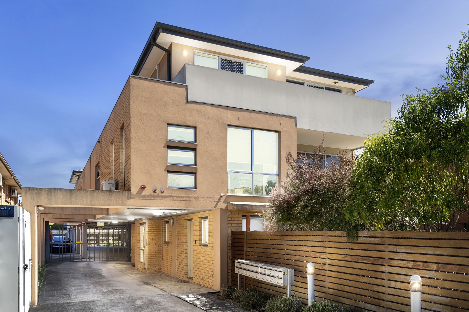 2/20 Bishop Street, Kingsville - Thumbnail 3