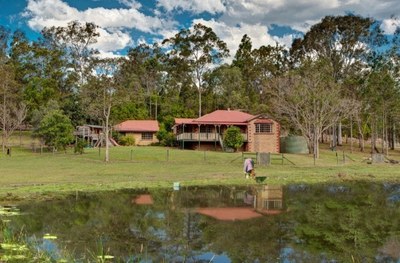 Country Qlder with extra 1 bath studio/ garage on 5 acres, near Steiner School