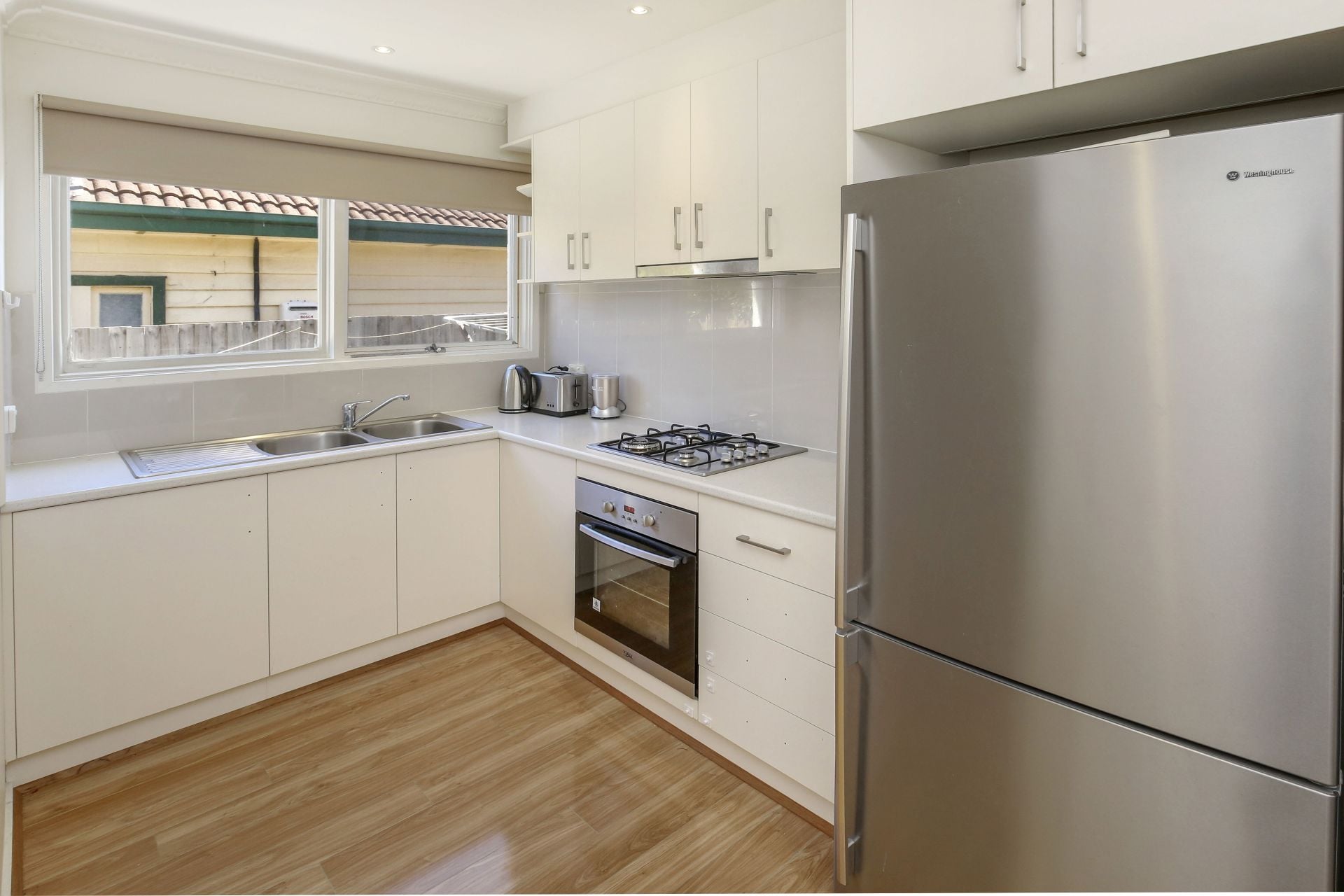 NEAT AND TIDY UNIT FOR LEASE!