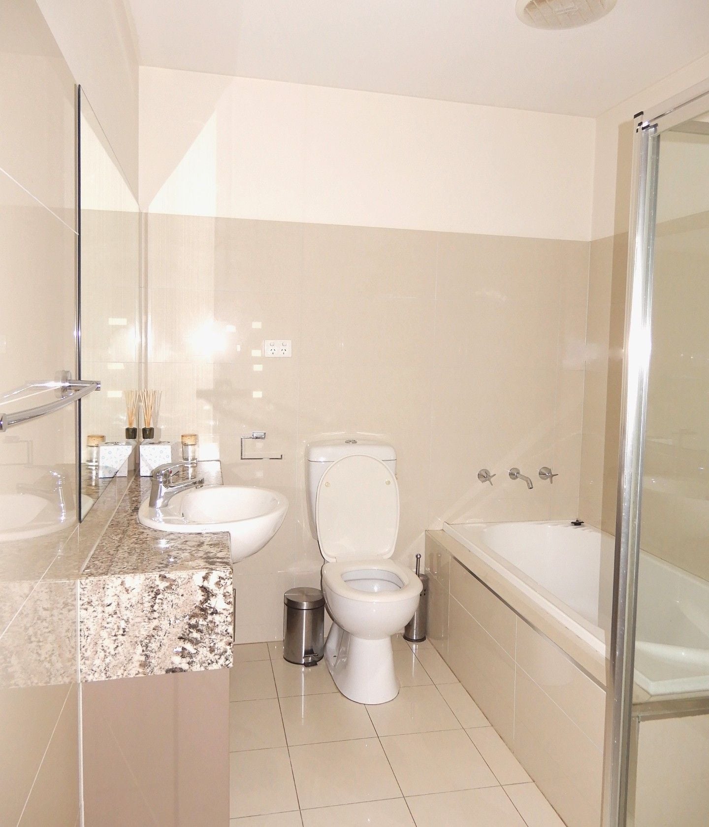 A Stunning townhouse in a Central Location!