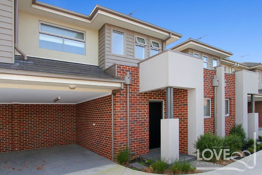 Huge Townhouse In A Location Meeting All Your Needs